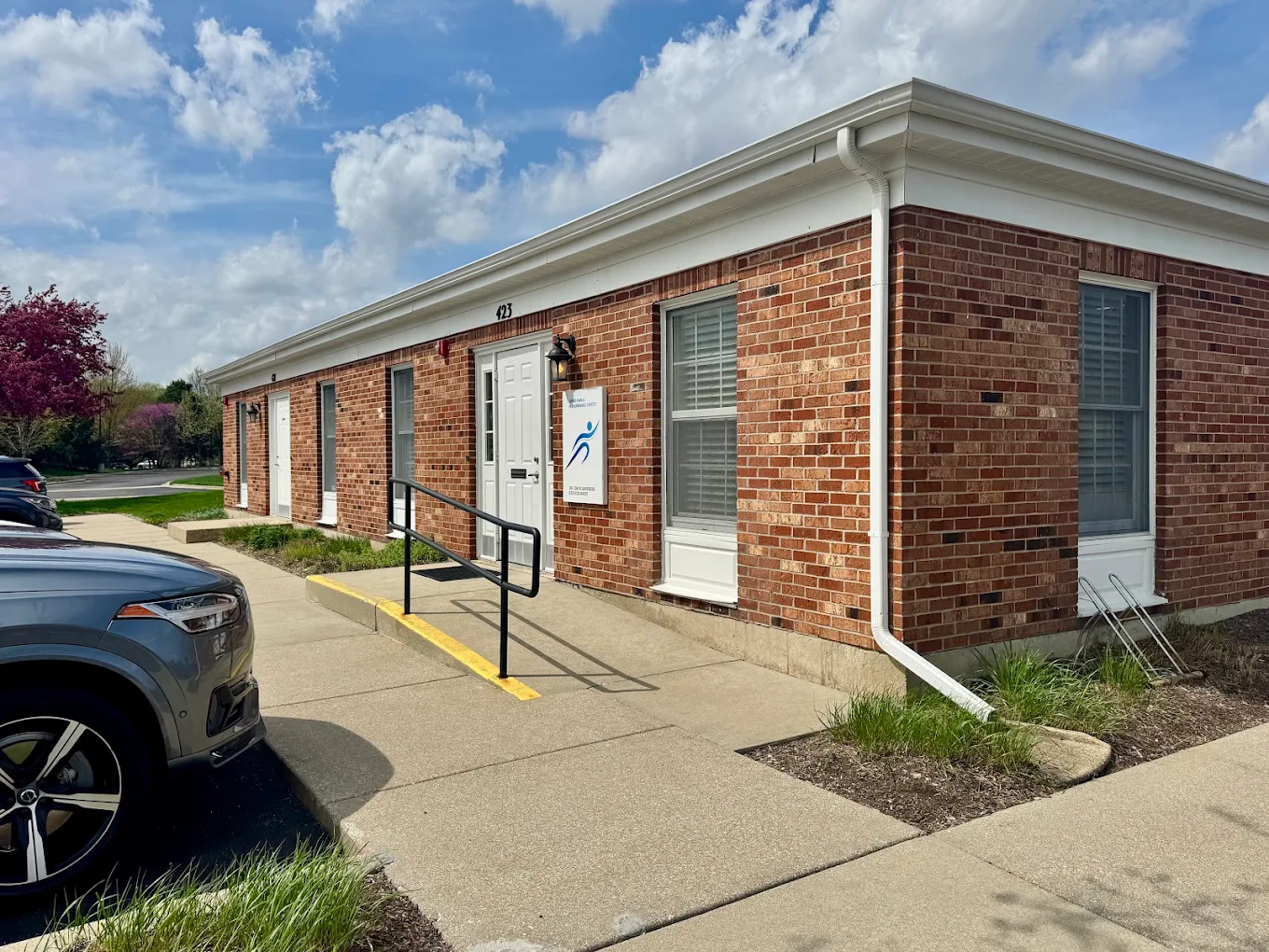 Exterior of the Spine Pain and Performance Center office building